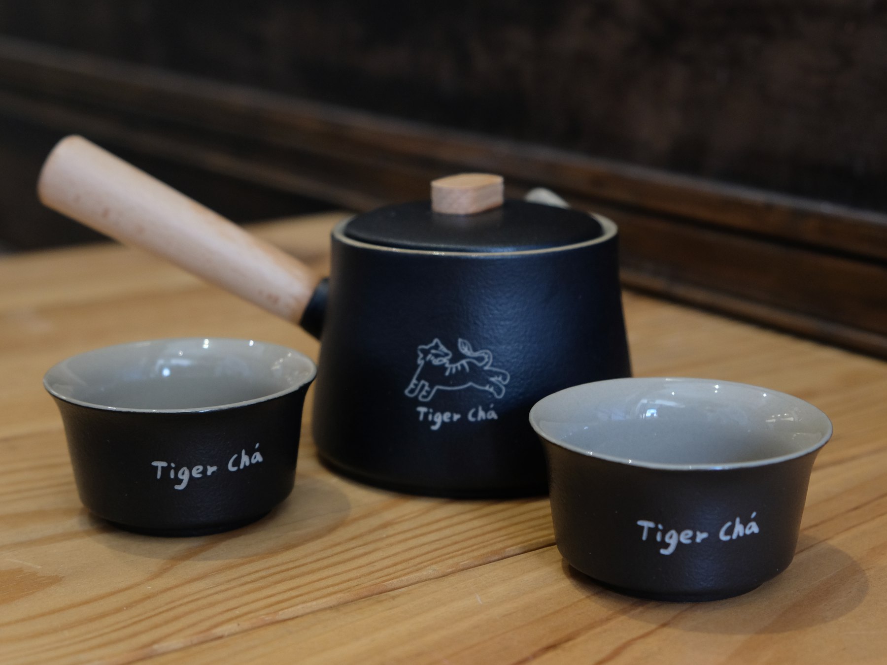 TigerCha teapot product photo with a wooden handle and laser logo.